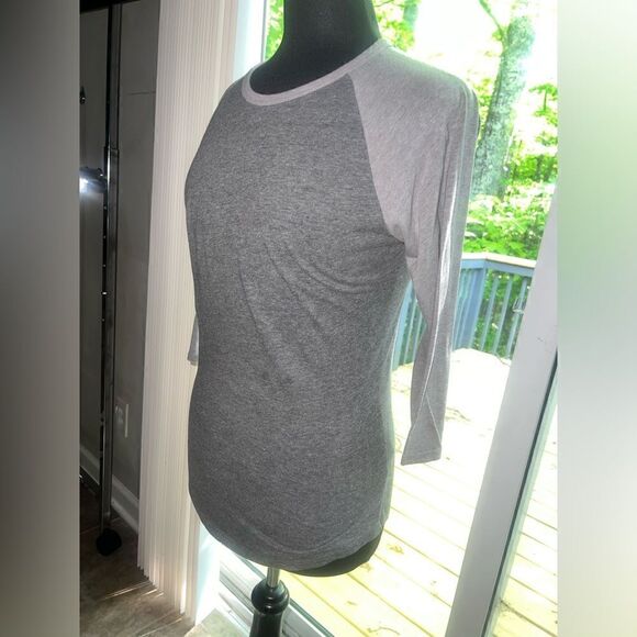 Lularoe T-Shirt  - Picture 4 of 4